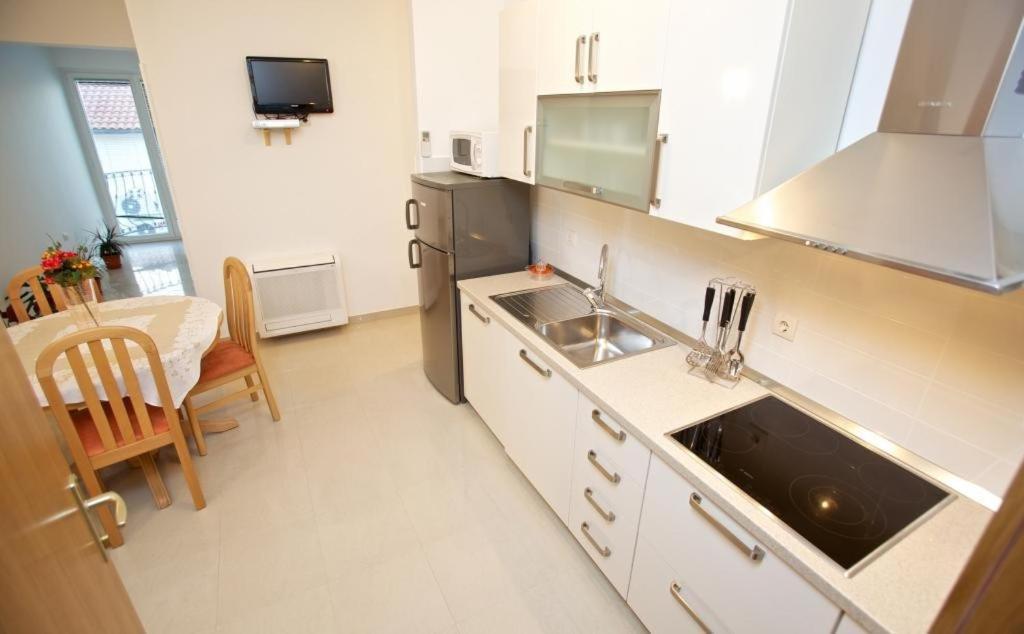 Apartments Grlica Sutivan Bilik gambar