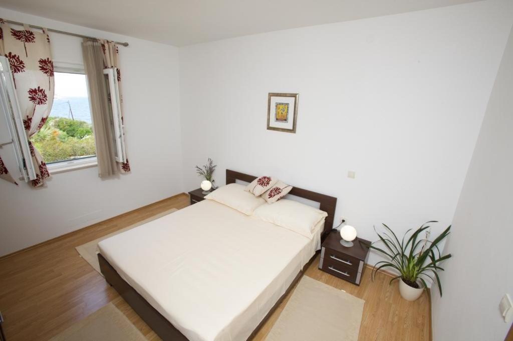 Apartments Grlica Sutivan Bilik gambar