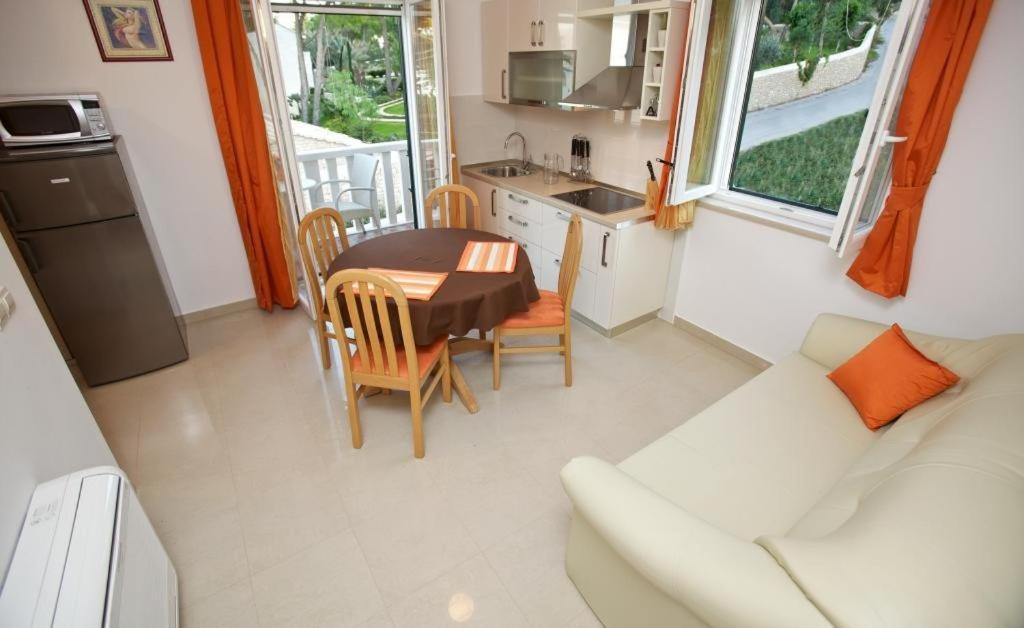 Apartments Grlica Sutivan Bilik gambar