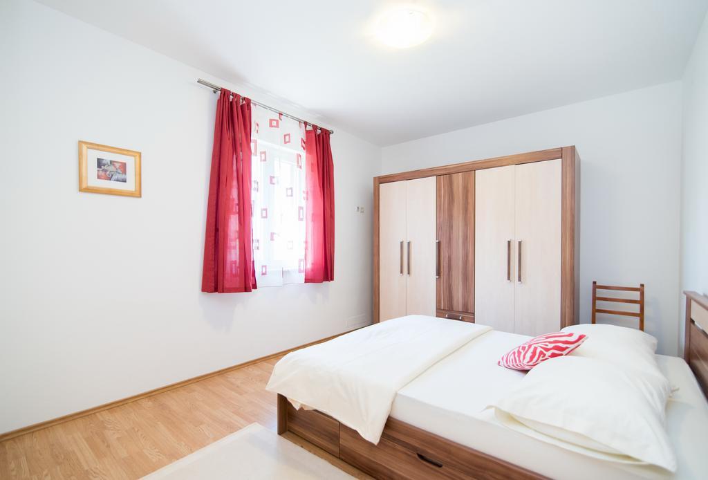 Apartments Grlica Sutivan Luaran gambar