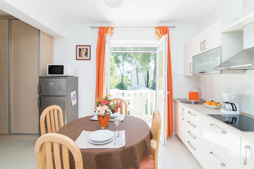 Apartments Grlica Sutivan Luaran gambar